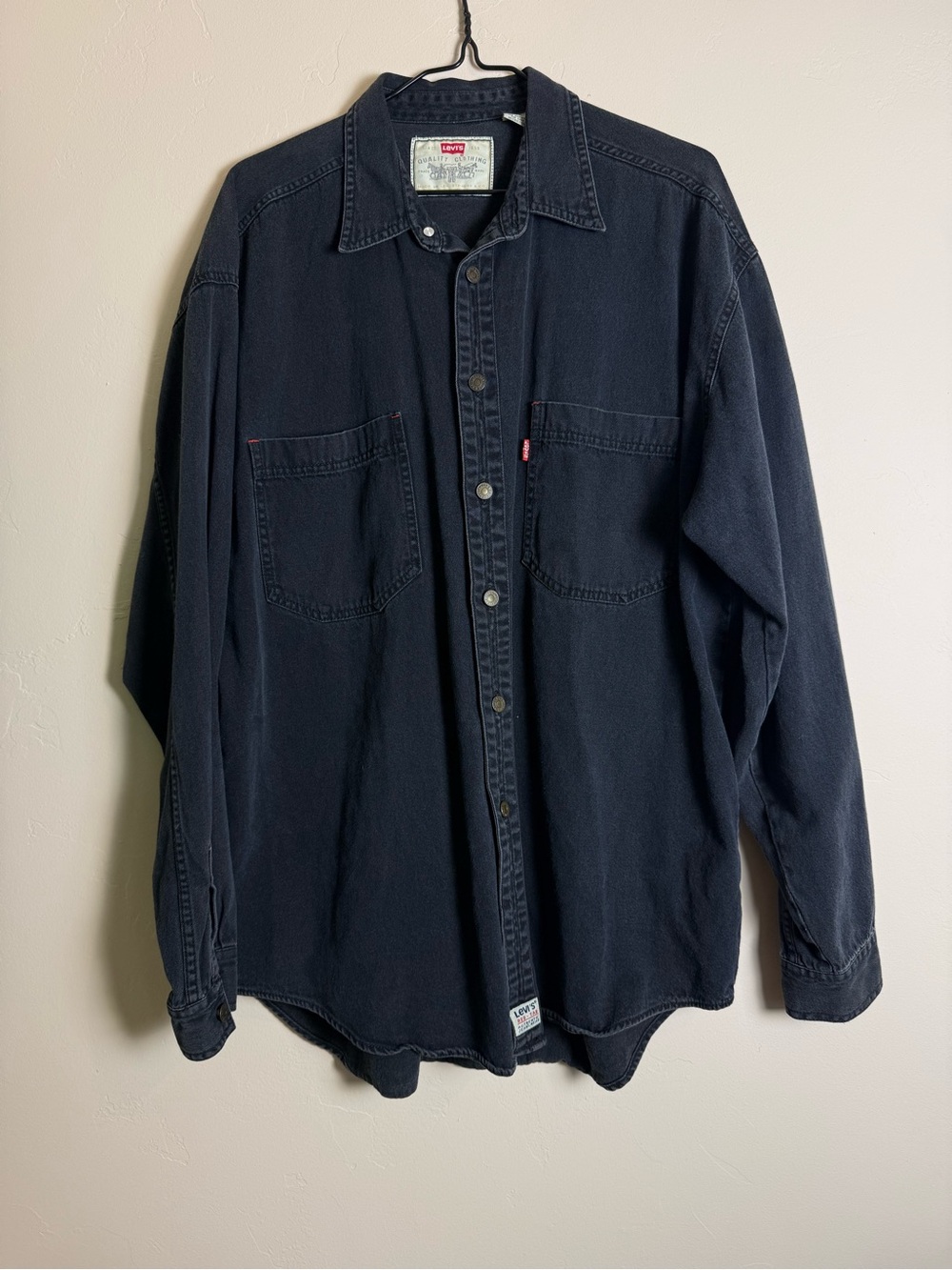 Vintage 1996 Levi's Red Tab Black cotton denim button-up shirt size Large